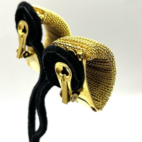 Vintage Clip On Earrings Runway Gold Wired Textured Dimensional Big Bold - Picture 7 of 12